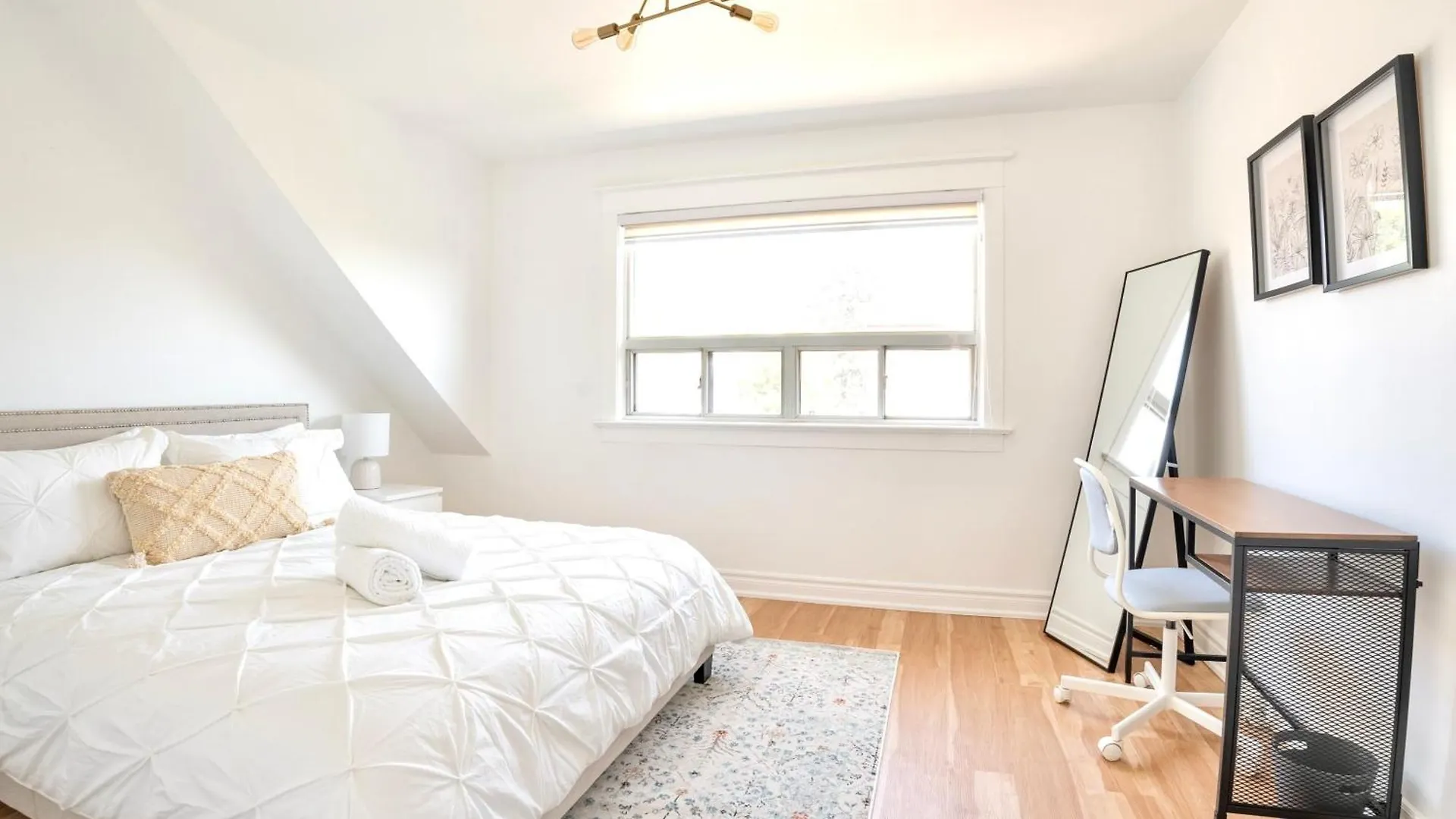 Holiday home Stunning Home With Large Patio Sundeck Toronto