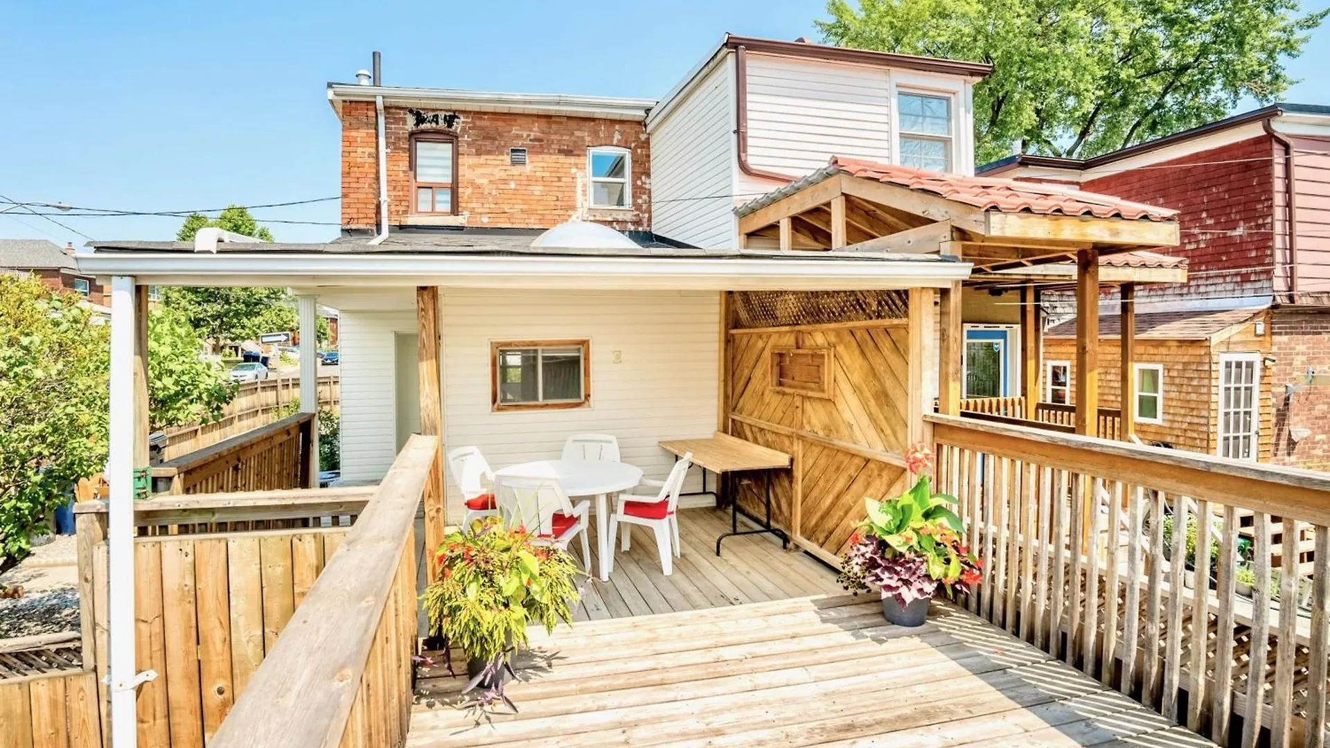 Stunning Home With Large Patio Sundeck Toronto Canada