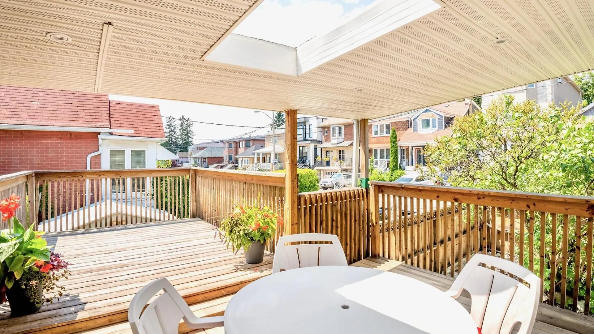 Holiday home Stunning Home With Large Patio Sundeck Toronto