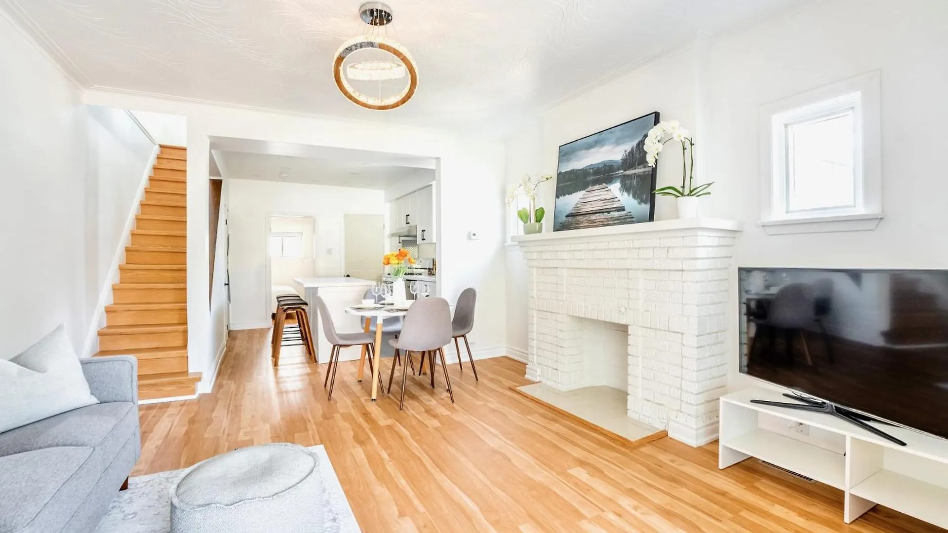 Stunning Home With Large Patio Sundeck Toronto