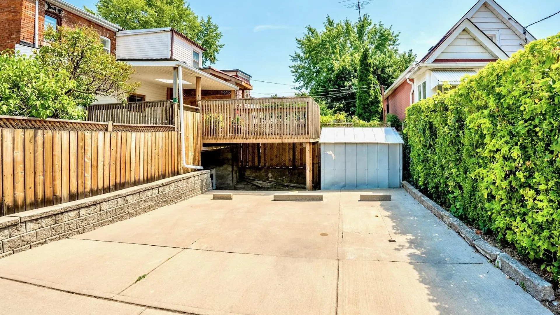 Holiday home Stunning Home With Large Patio Sundeck Toronto
